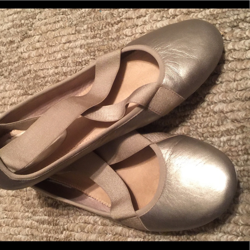 Easy Spirit ballerina light gold walking shoes  🔥